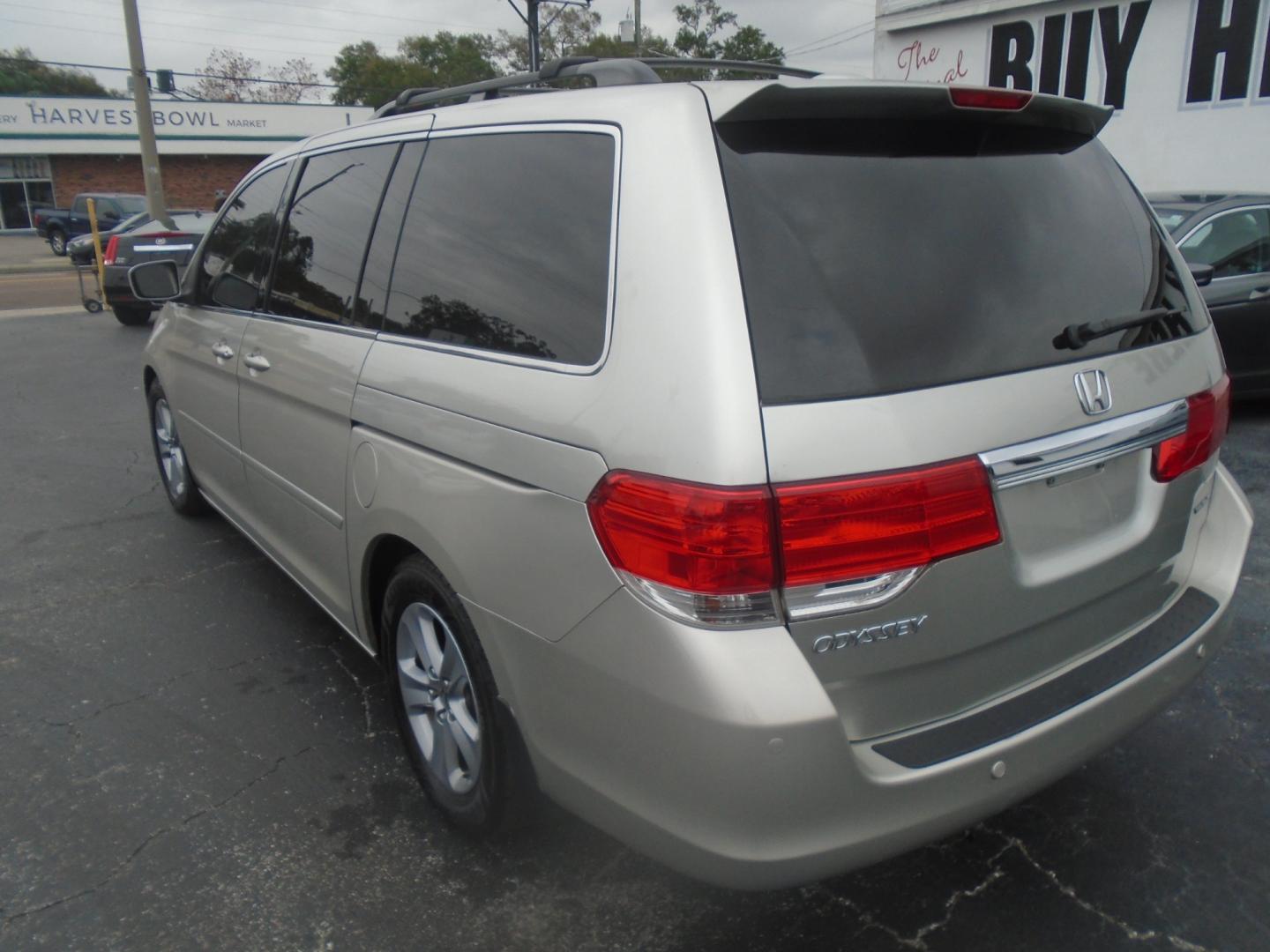 2008 Honda Odyssey (5FNRL389X8B) , located at 6112 N Florida Avenue, Tampa, FL, 33604, (888) 521-5131, 27.954929, -82.459534 - Photo#4